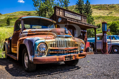 Hennigar Station, Old rusty vehicles, Old Gas Station, Art